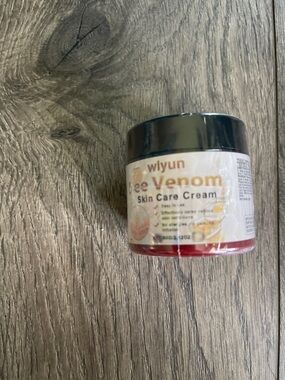 Bee Venom Skin Care Cream - White and Red